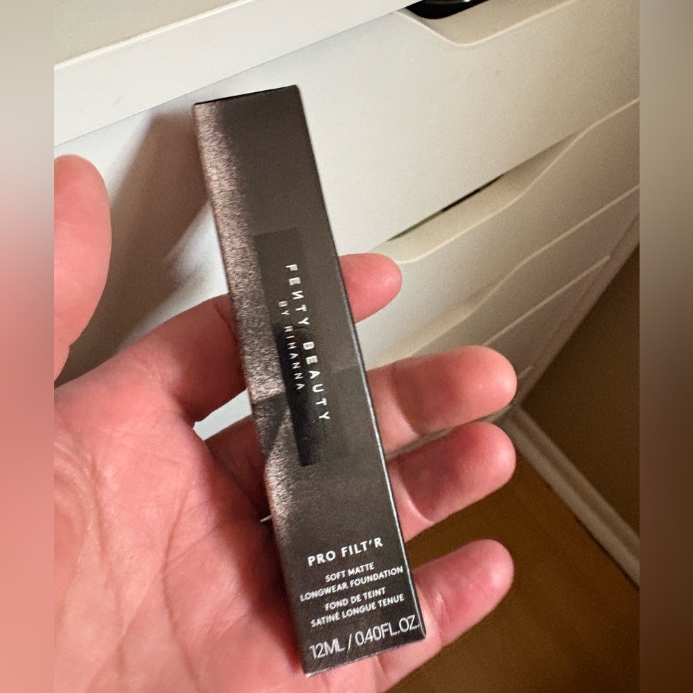 Fenty Beauty Pro Filt'r Soft Matte Foundation - In 140, Brand New Never Opened.